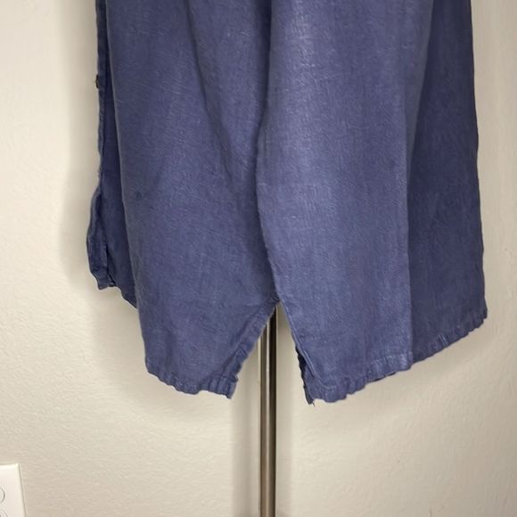 RUSS BERENS MALIBU linen long sleeve button down shirt in a washed navy - Picture 4 of 12